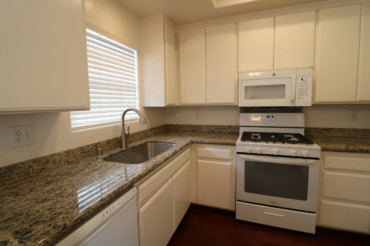 Apartment for rent at 4455 Hazeltine Ave, Sherman Oaks, CA 91423