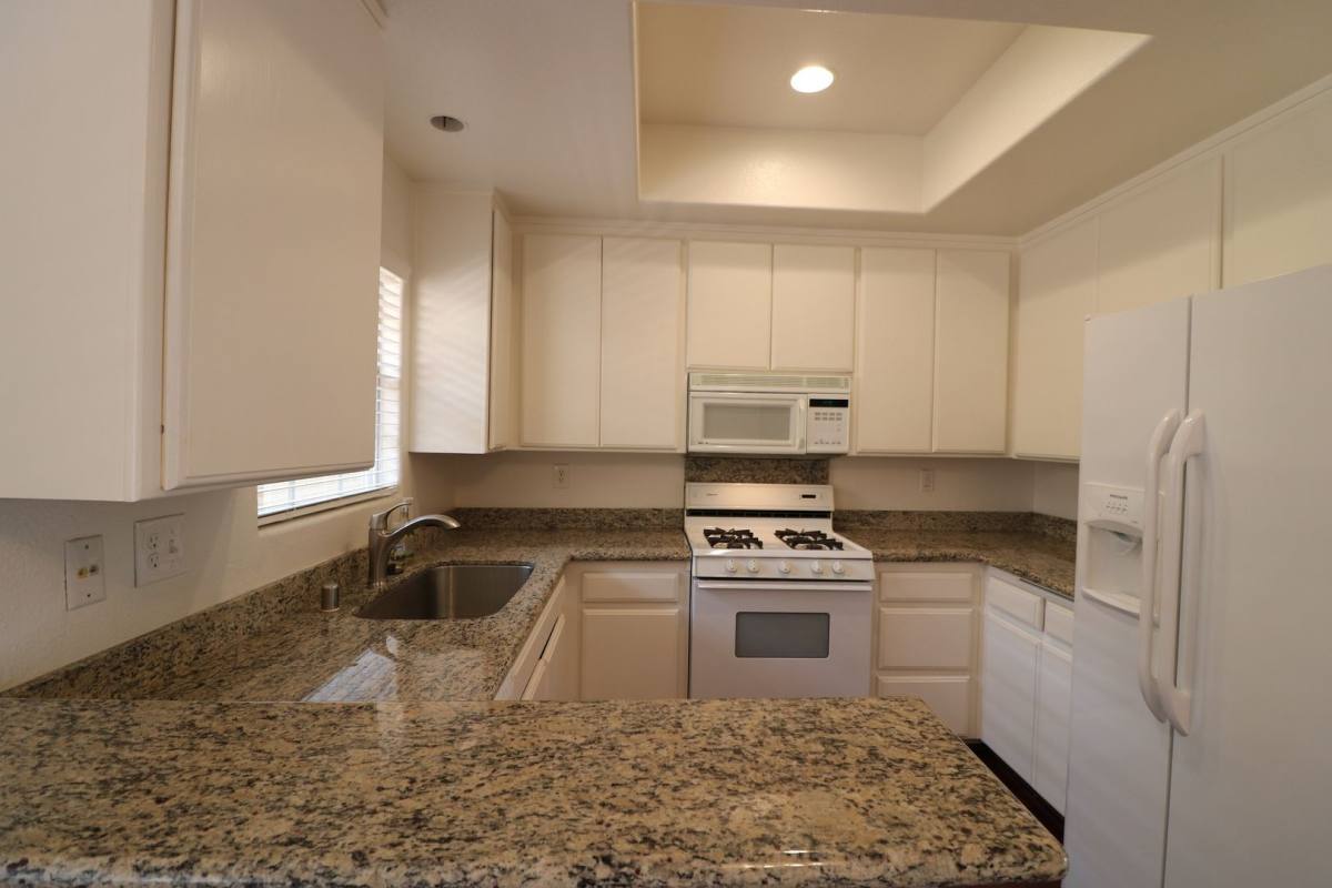 Apartment for rent at 4455 Hazeltine Ave, Sherman Oaks, CA 91423