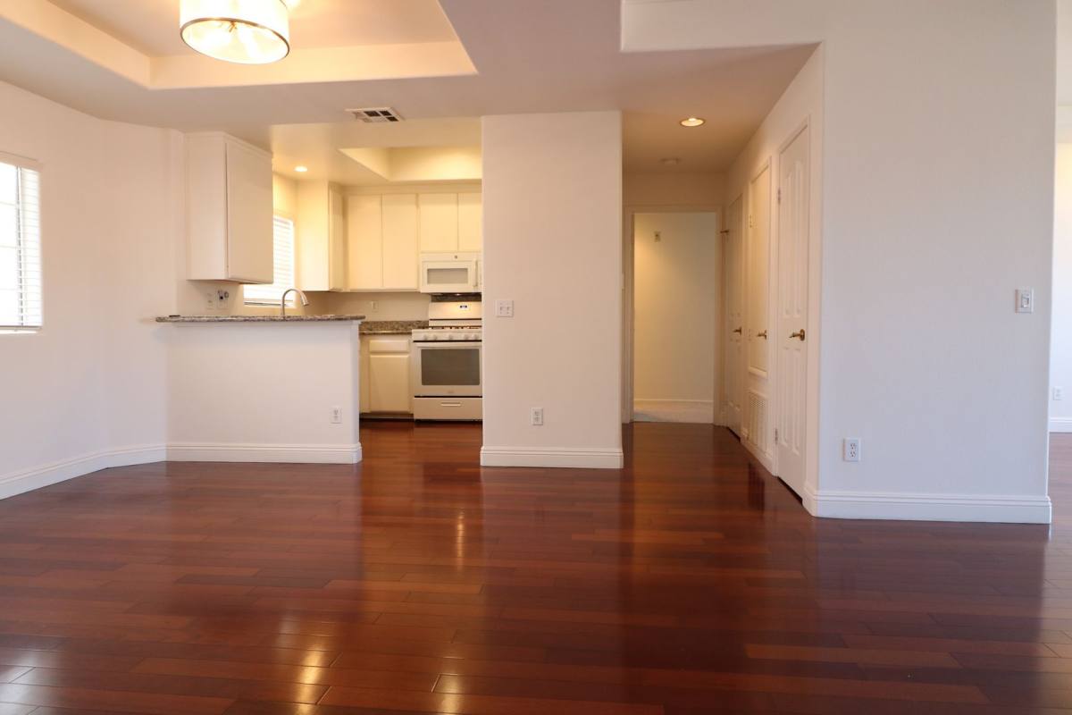 Apartment for rent at 4455 Hazeltine Ave, Sherman Oaks, CA 91423