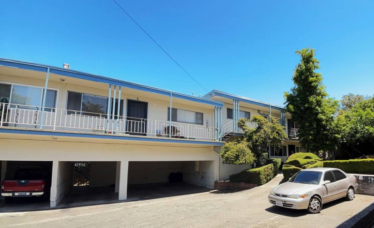 Apartment for rent at 2858-2860 Brookdale Ave, Oakland, CA 94602