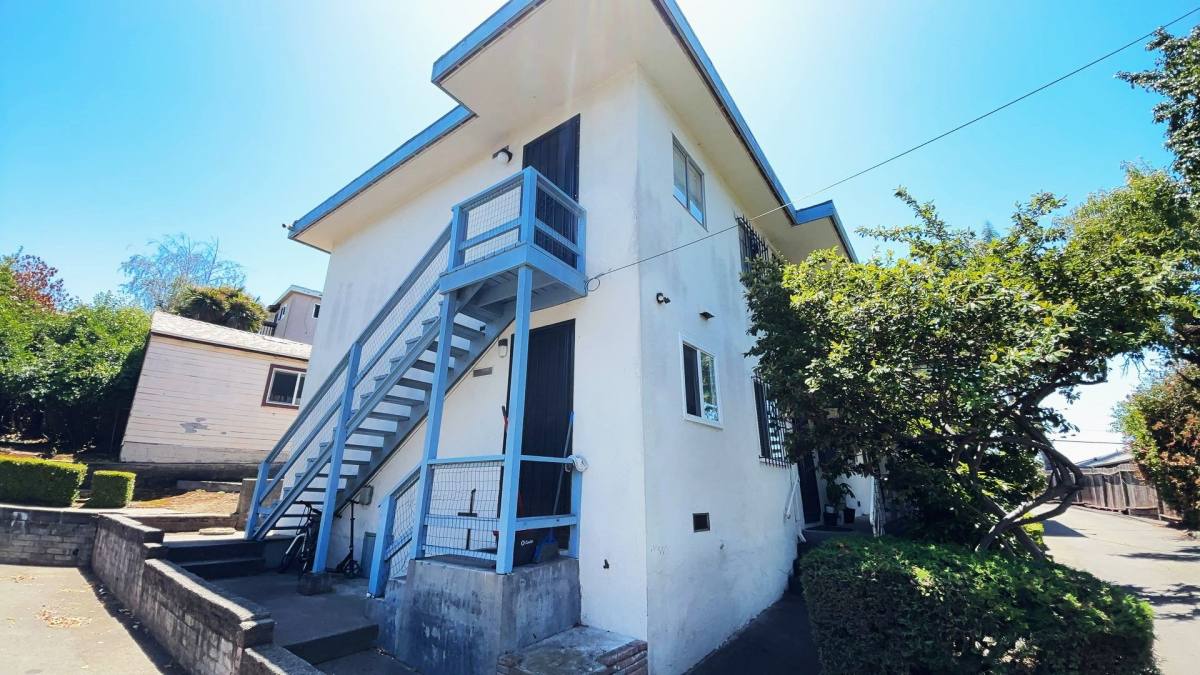 Apartment for rent at 2858-2860 Brookdale Ave, Oakland, CA 94602