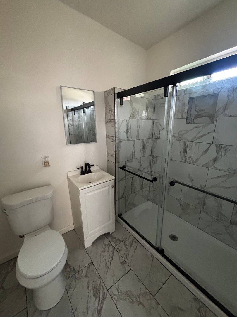Apartment for rent at 927 Magnolia Ave, Long Beach, CA 90813