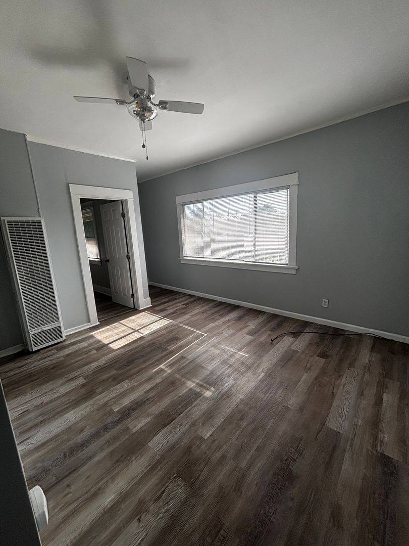 Apartment for rent at 927 Magnolia Ave, Long Beach, CA 90813