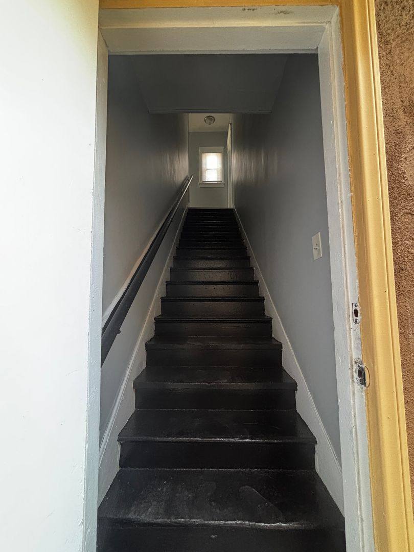Apartment for rent at 927 Magnolia Ave, Long Beach, CA 90813