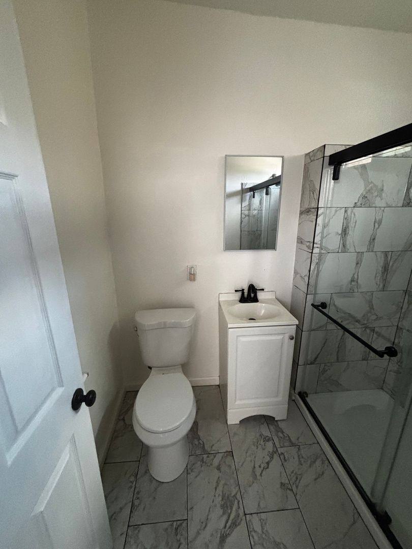 Apartment for rent at 927 Magnolia Ave, Long Beach, CA 90813