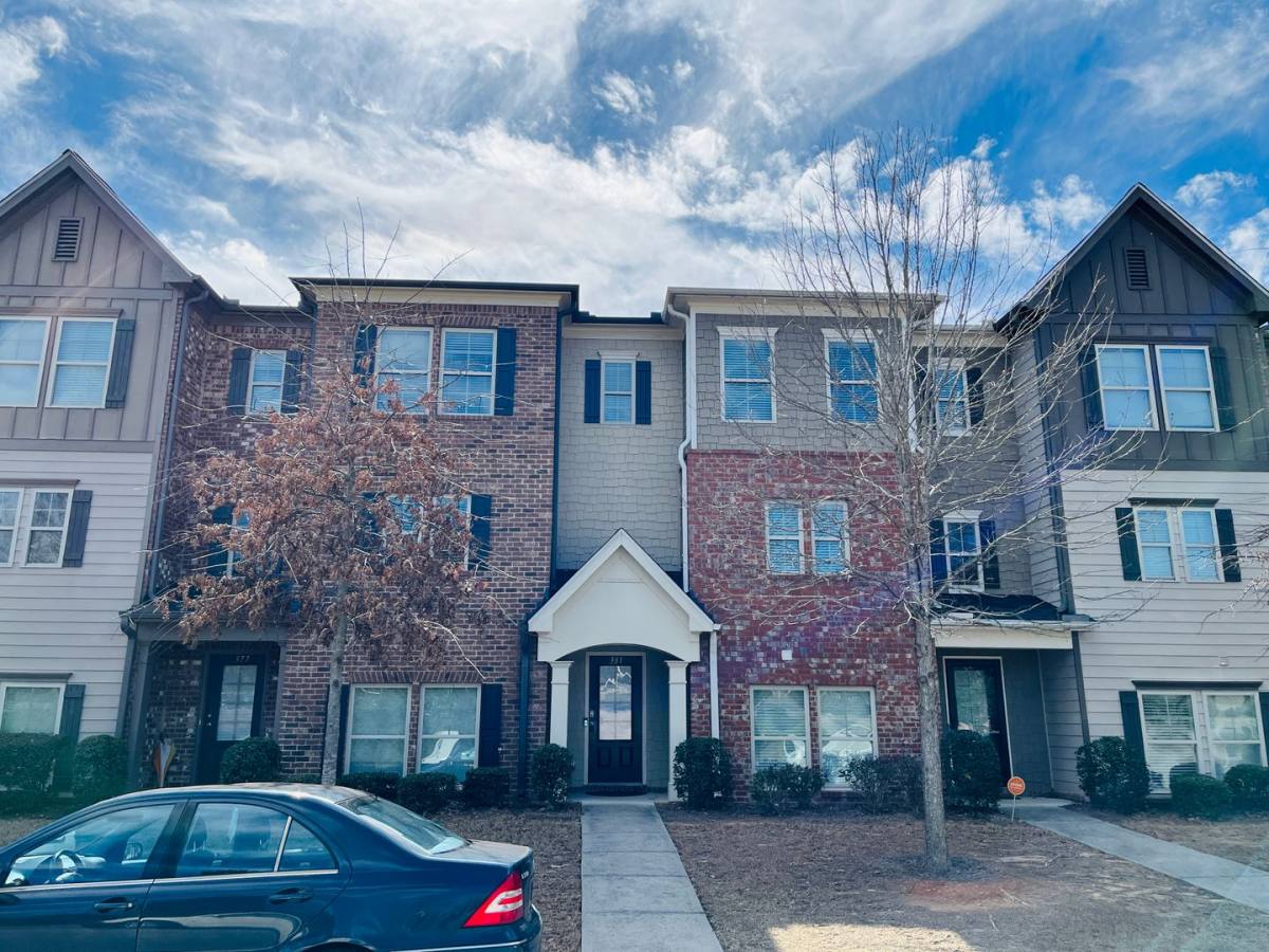 Townhouse for rent at 381 Sand Bay Dr SW, Atlanta, GA 30331