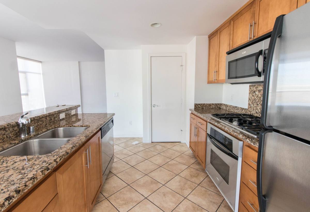 Apartment for rent at 411 W Season Way, Long Beach, CA 90802