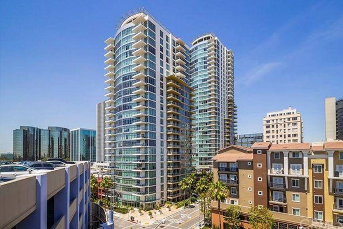 Apartment for rent at 411 W Season Way, Long Beach, CA 90802