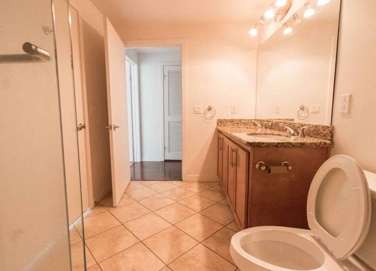 Apartment for rent at 411 W Season Way, Long Beach, CA 90802