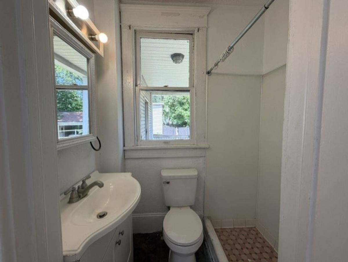 House for rent at 1518 Woodland Ave NW, Canton, OH 44703