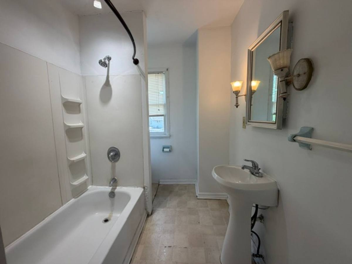 House for rent at 1518 Woodland Ave NW, Canton, OH 44703