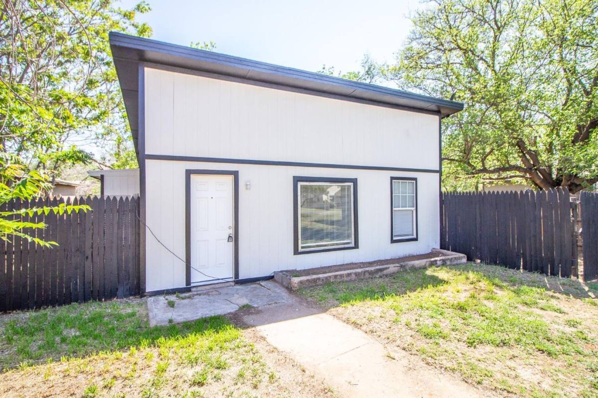 House for rent at 1719 25th St, Lubbock, TX 79411