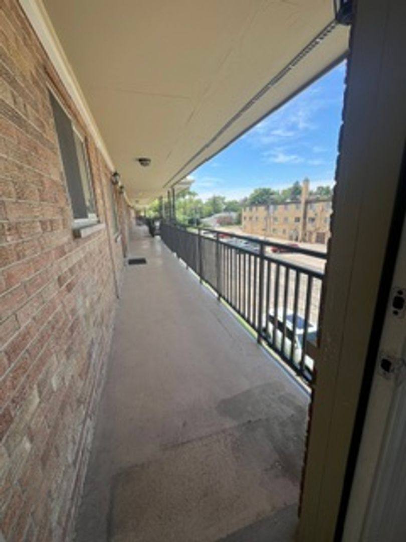 Apartment for rent at 202-222 N Salem Ave, Arlington Heights, IL 60005