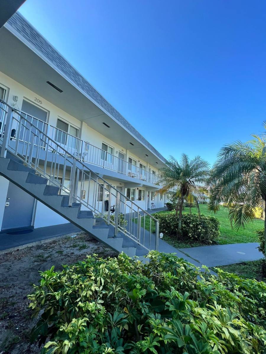 Apartment for rent at 1200 S Broadway, Lake Worth, FL 33462