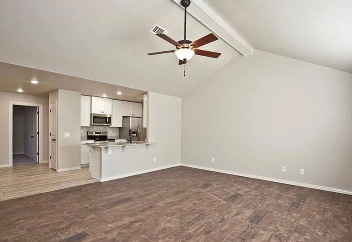 Townhouse for rent at 300 Commercial St, Centerton, AR 72719
