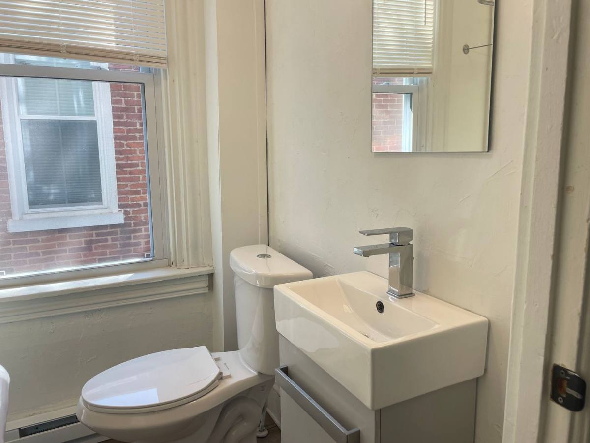 Apartment for rent at 126 1 2 E Lemon St, Lancaster, PA 17602