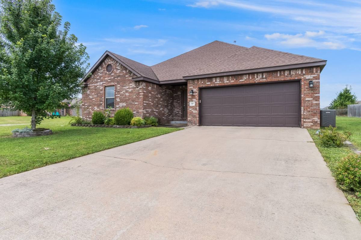 House for rent at 457 Harper Dr, Pea Ridge, AR 72751