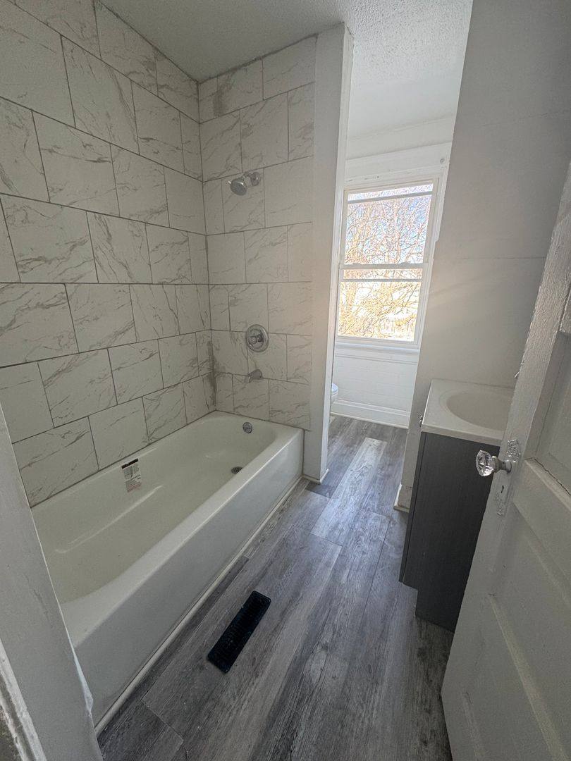 Apartment for rent at 414-416 Park Ave, Hamilton, OH 45013