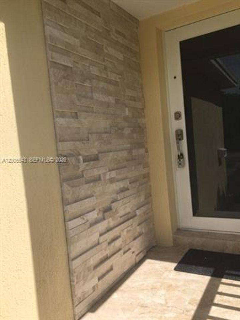 House for rent at 805 NE 138th St, Miami, FL 33161