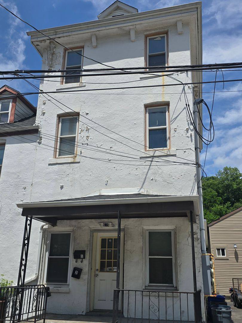 Apartment for rent at 635-639 Baldwin St, Bridgeville, PA 15017