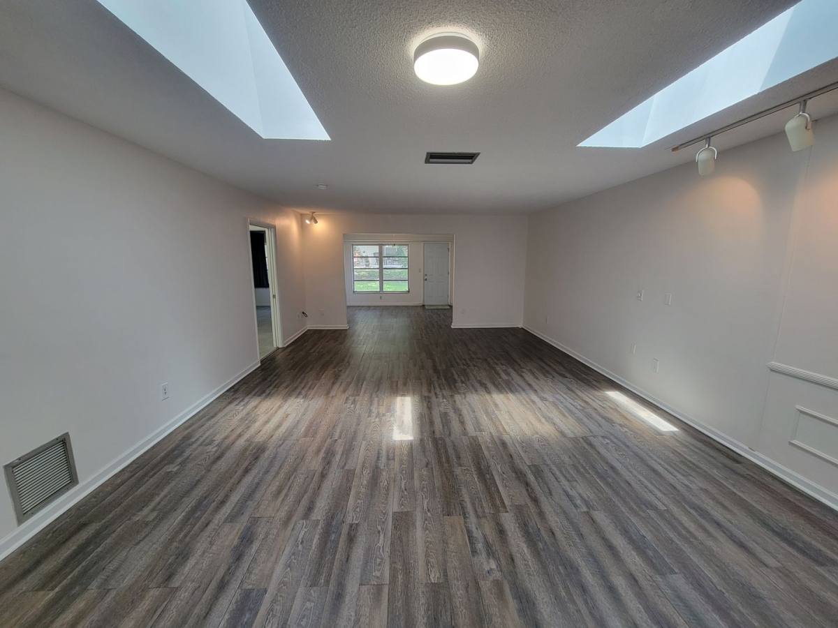 Apartment for rent at 1657 S Lake Ave, Clearwater, FL 33756