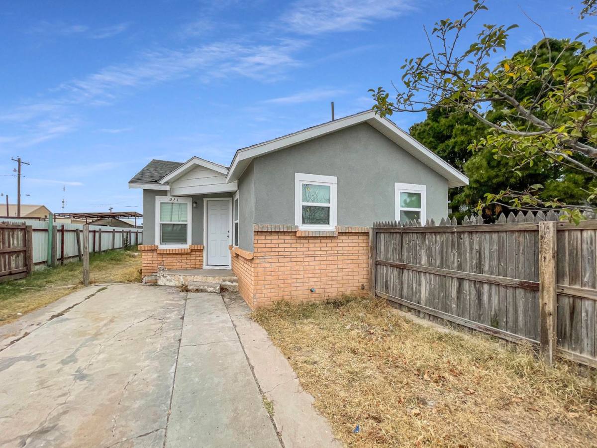 Apartment for rent at 311-313 N Love St, Lovington, NM 88260