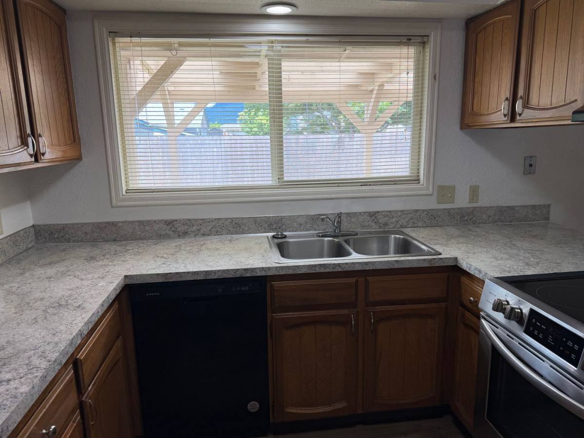 House for rent at 6836 B St, Springfield, OR 97478