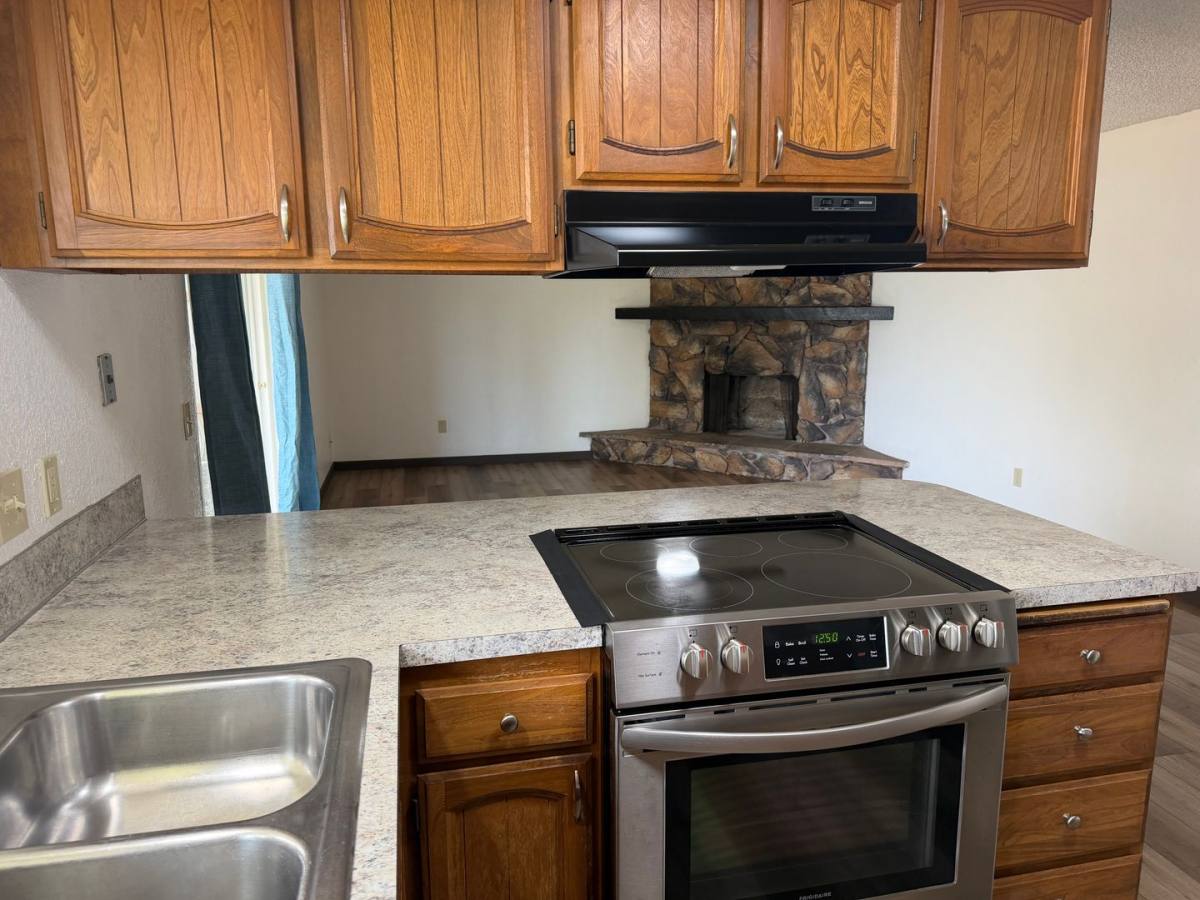 House for rent at 6836 B St, Springfield, OR 97478