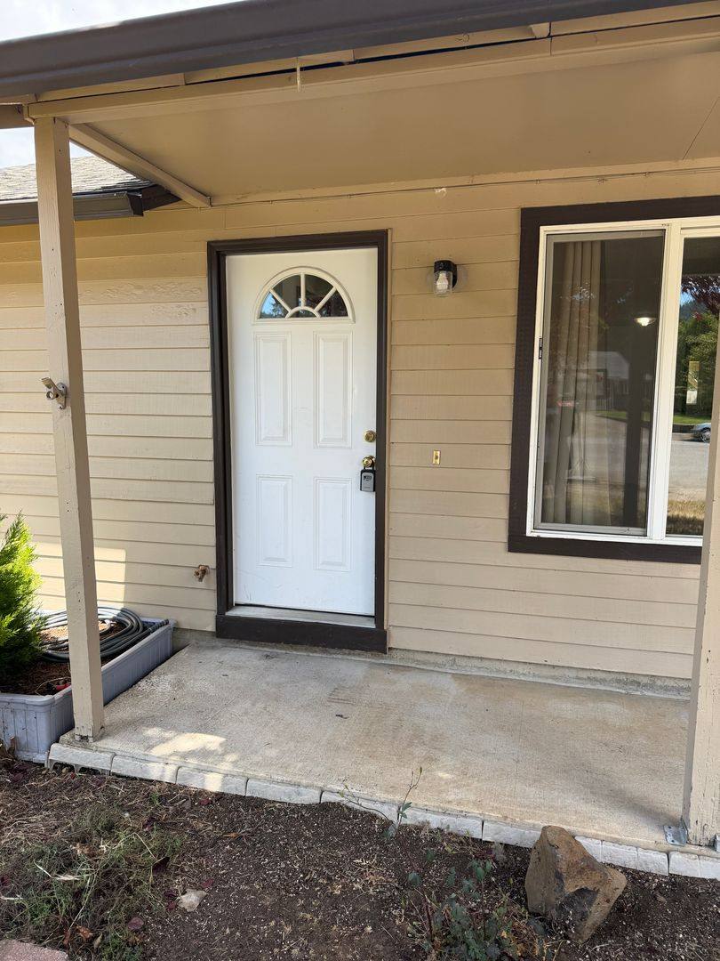 House for rent at 6836 B St, Springfield, OR 97478