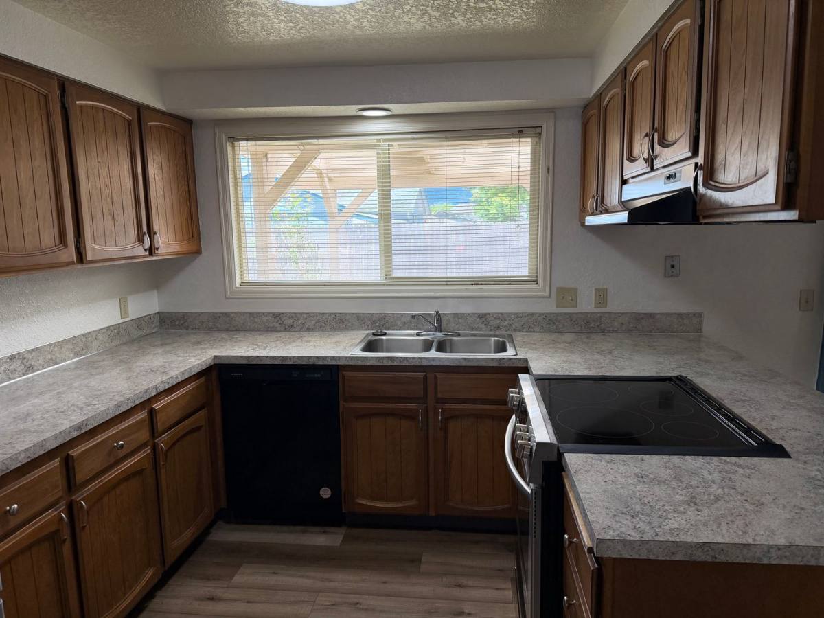 House for rent at 6836 B St, Springfield, OR 97478