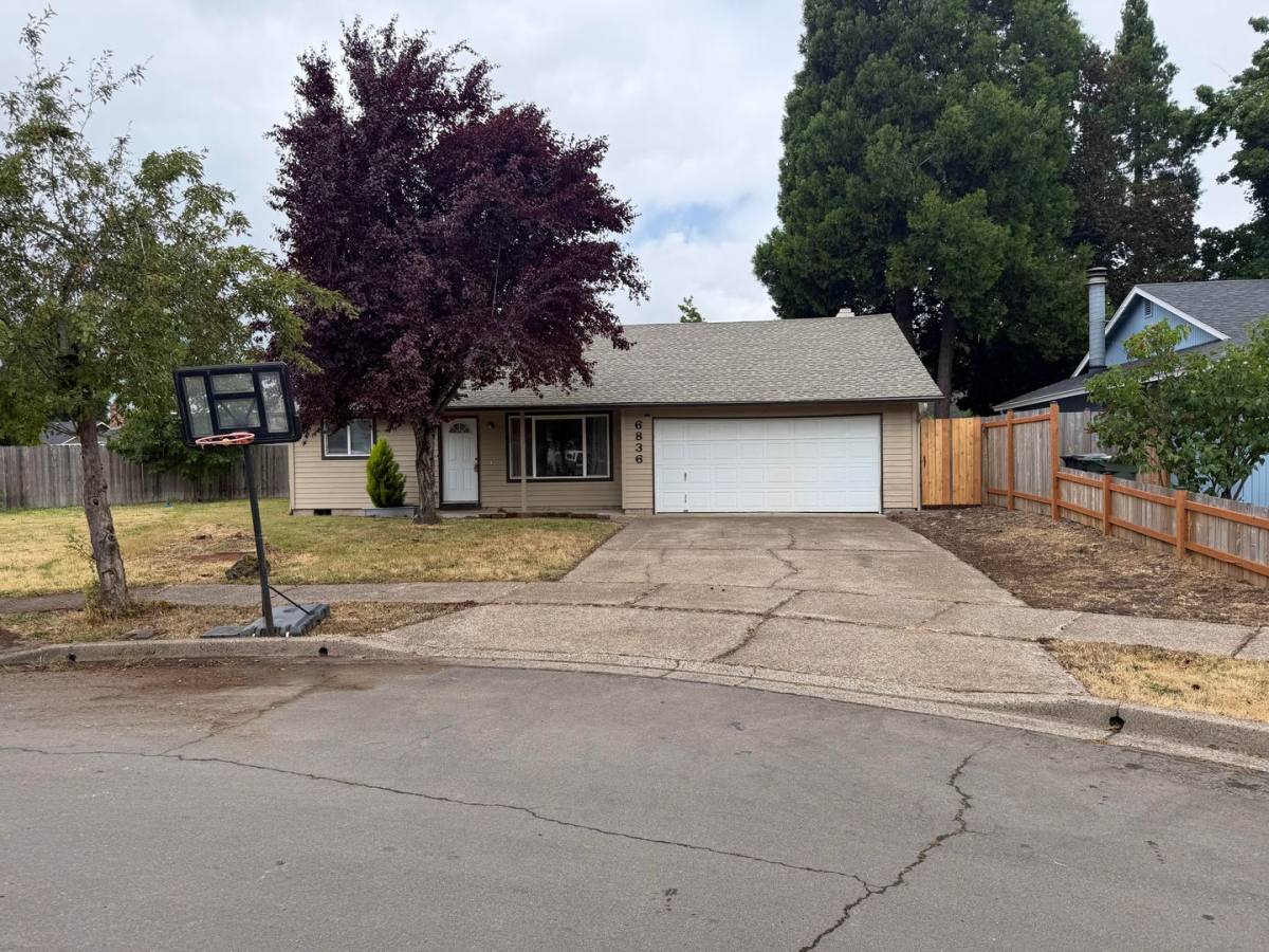 House for rent at 6836 B St, Springfield, OR 97478
