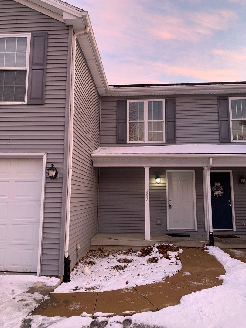 Townhouse for rent at 207 W Vine St, Tolono, IL 61880