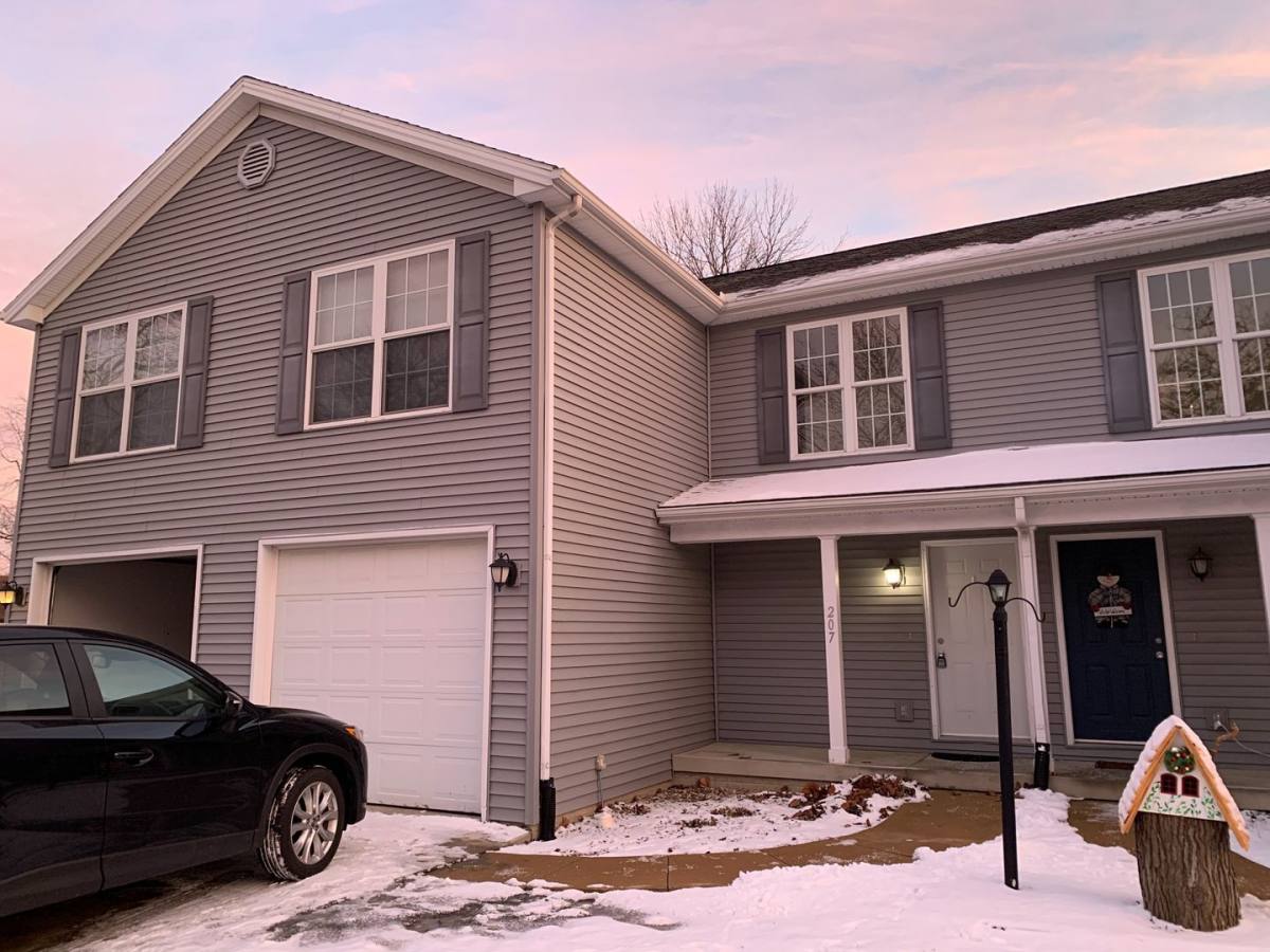 Townhouse for rent at 207 W Vine St, Tolono, IL 61880