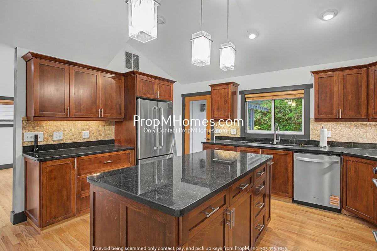 House for rent at 1112 Erickson St, Lake Oswego, OR 97034