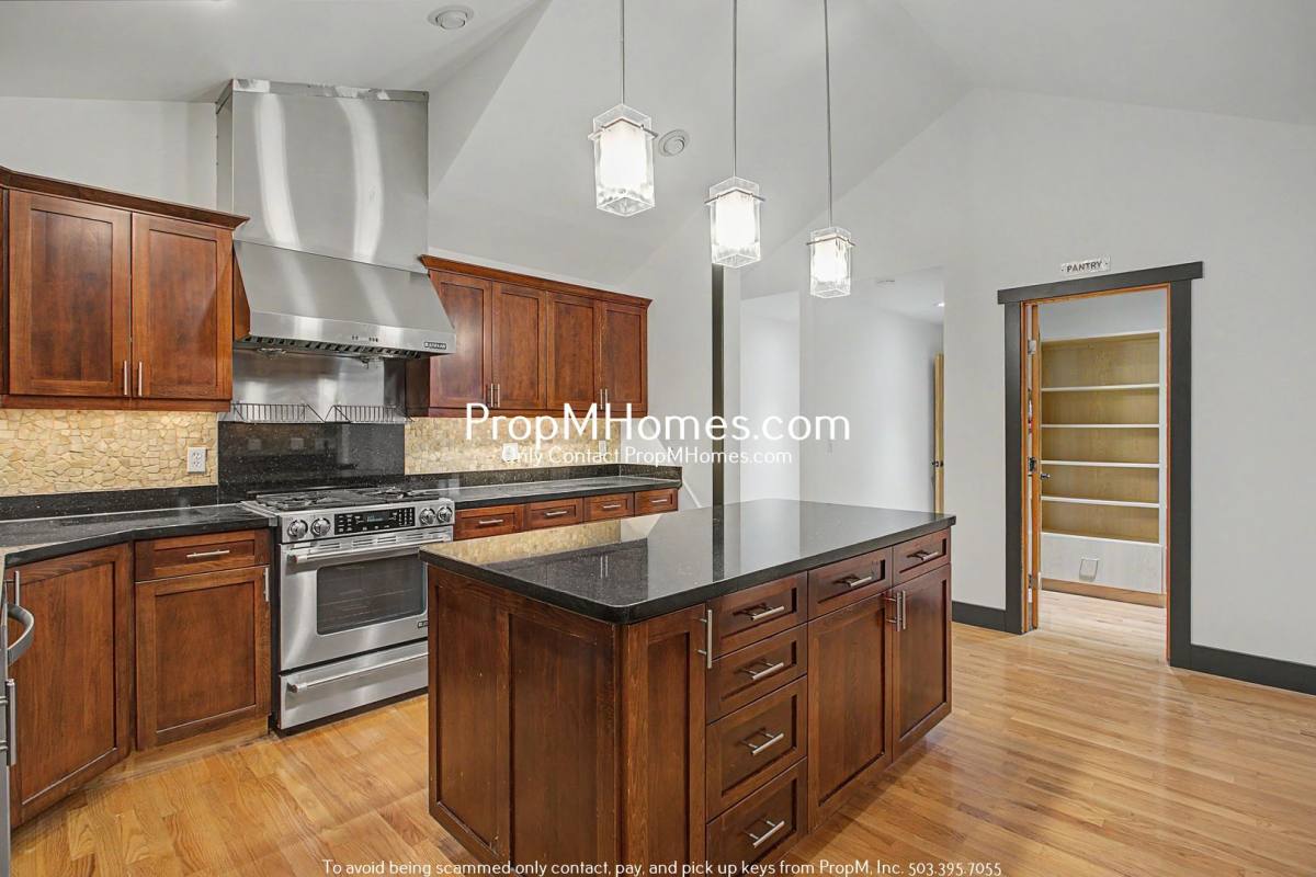 House for rent at 1112 Erickson St, Lake Oswego, OR 97034
