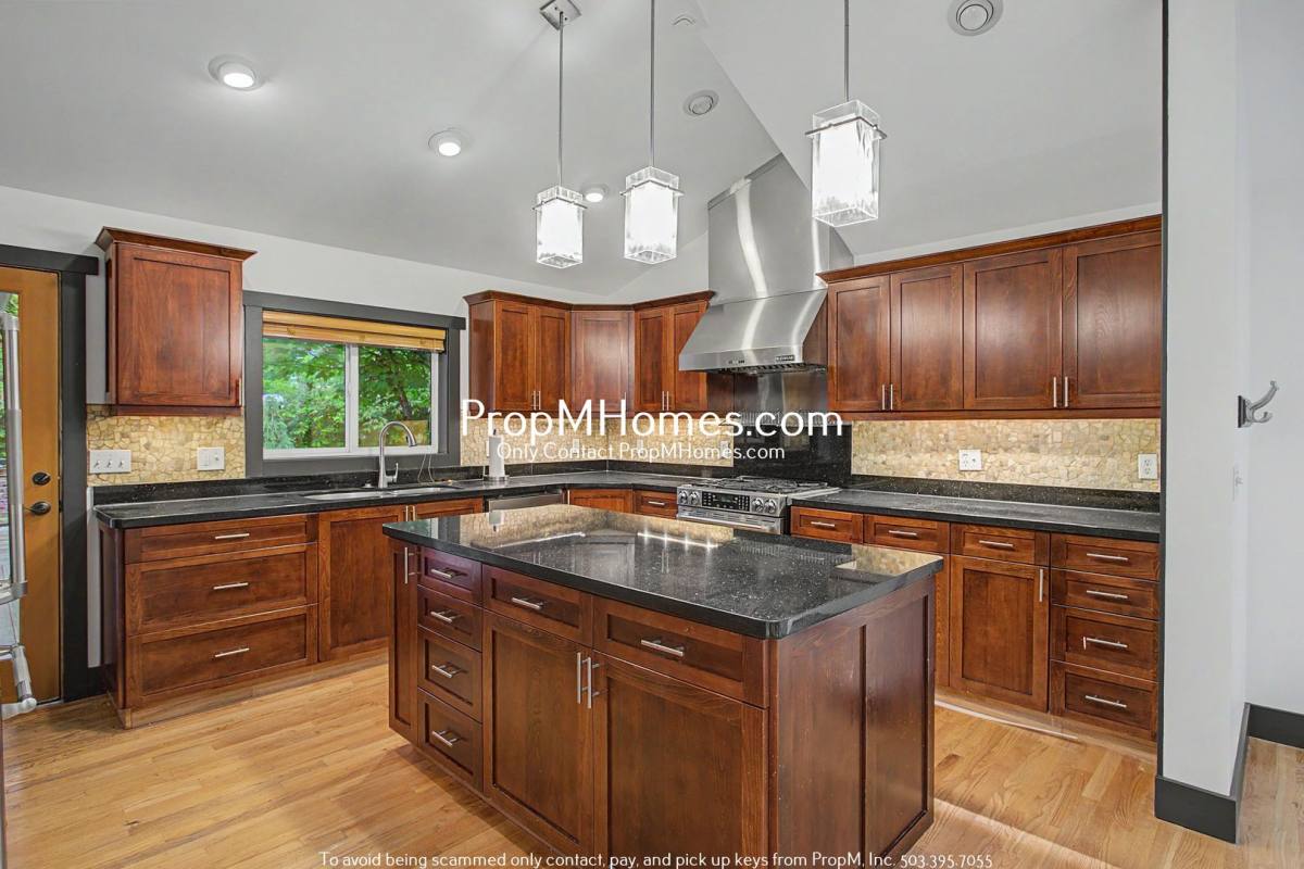 House for rent at 1112 Erickson St, Lake Oswego, OR 97034