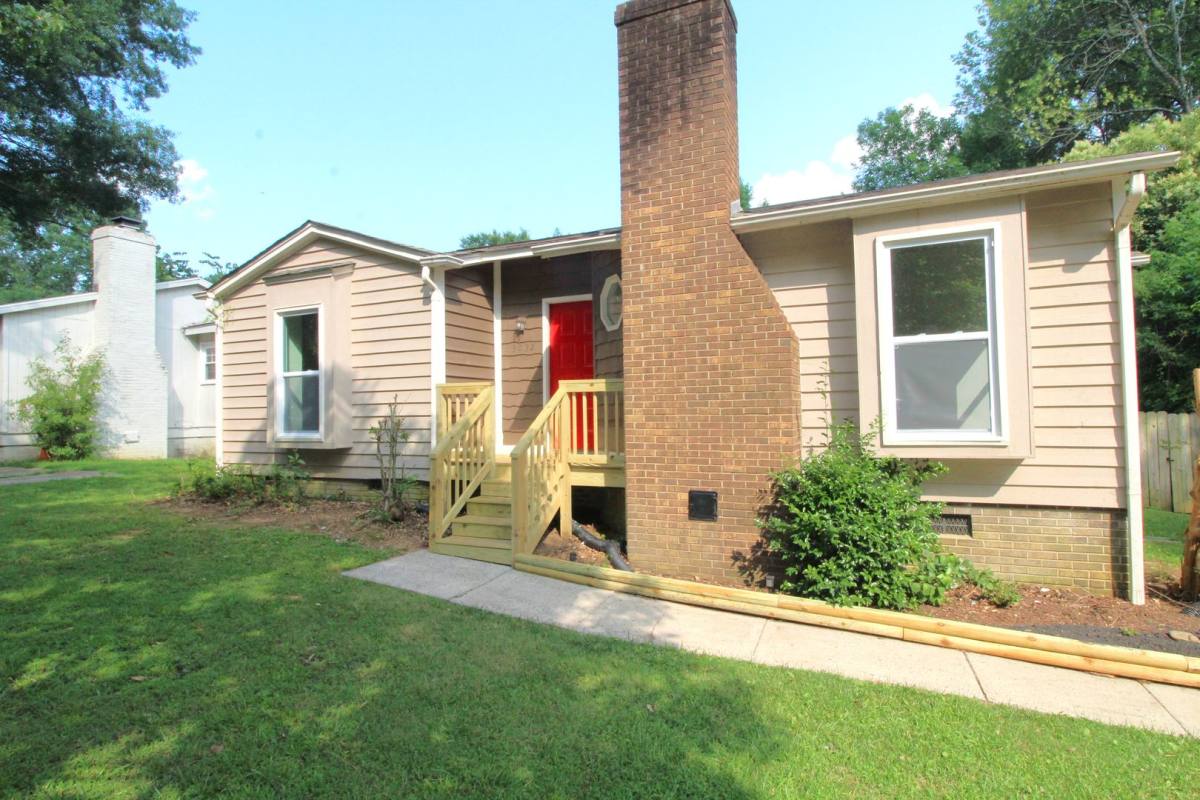 House for rent at 3032 Chenango Dr, Charlotte, NC 28212