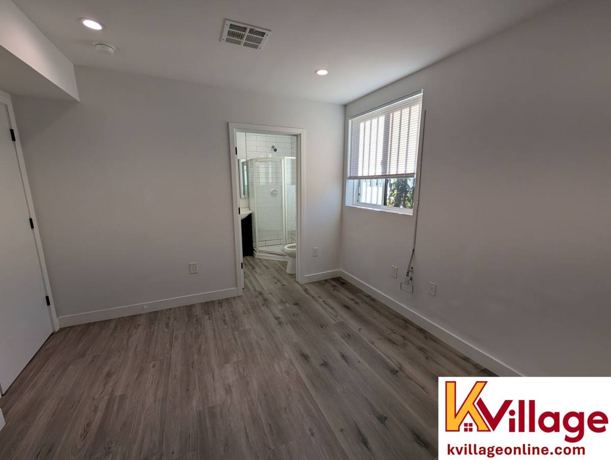 Apartment for rent at 1528 1 2 W, Los Angeles, CA 90018