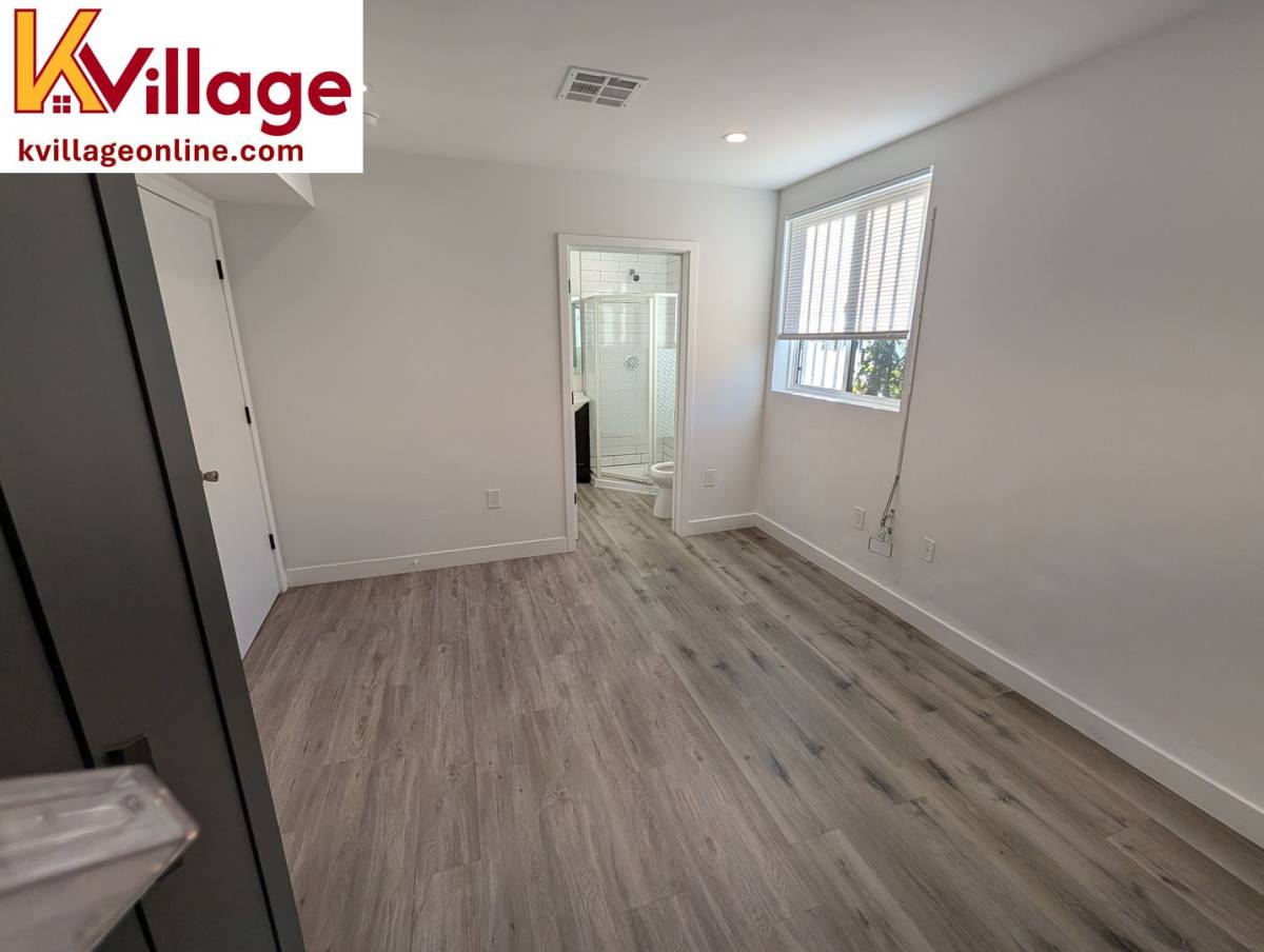 Apartment for rent at 1528 1 2 W, Los Angeles, CA 90018