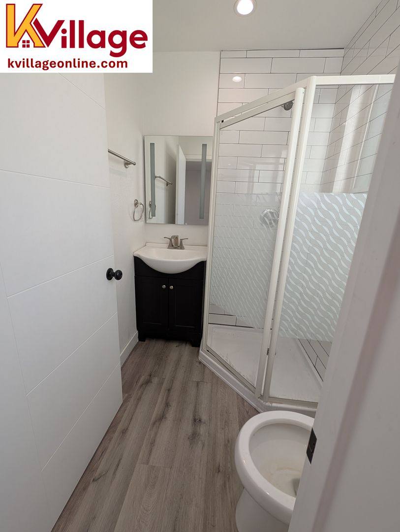 Apartment for rent at 1528 1 2 W, Los Angeles, CA 90018