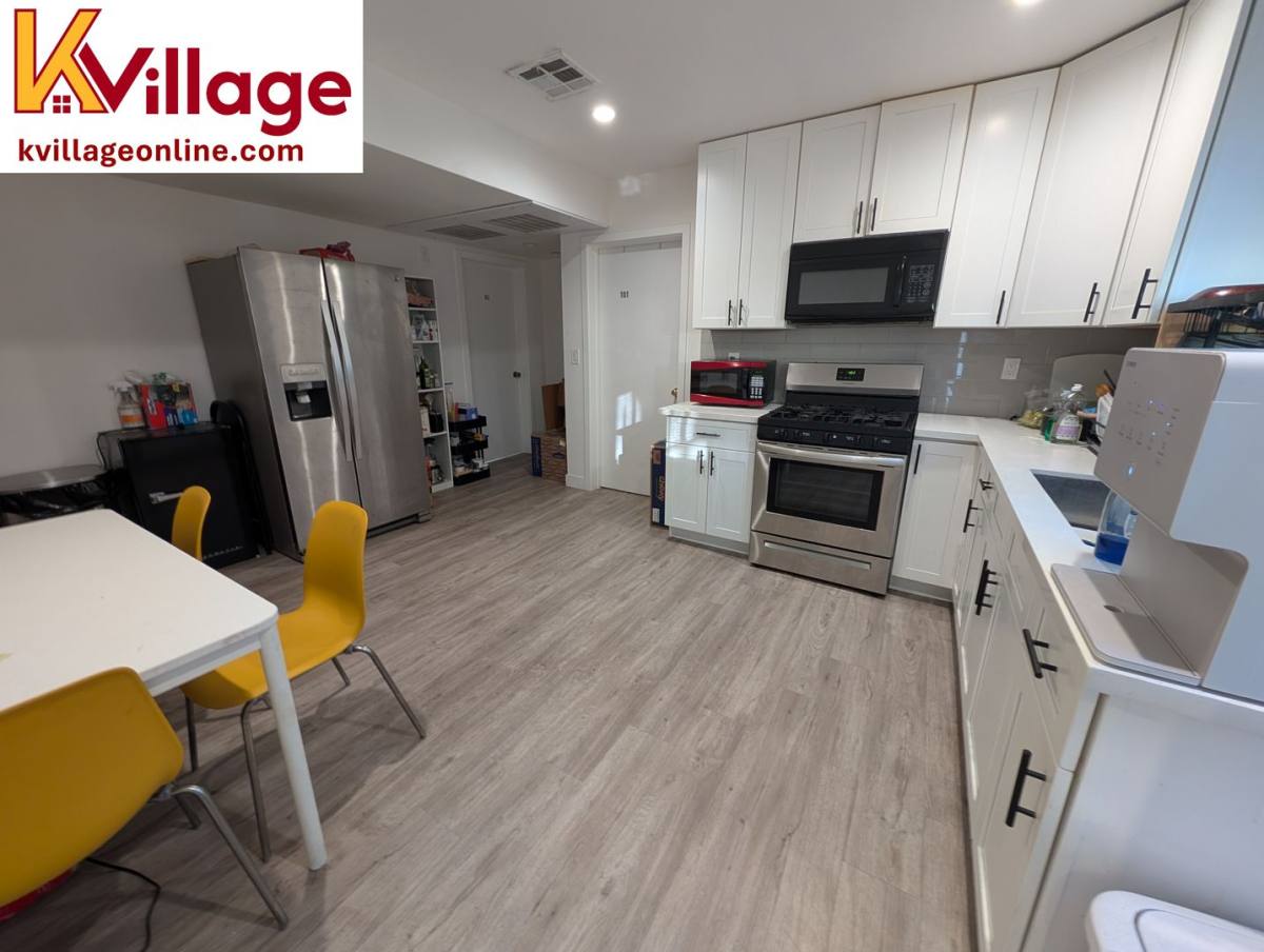 Apartment for rent at 1528 1 2 W, Los Angeles, CA 90018