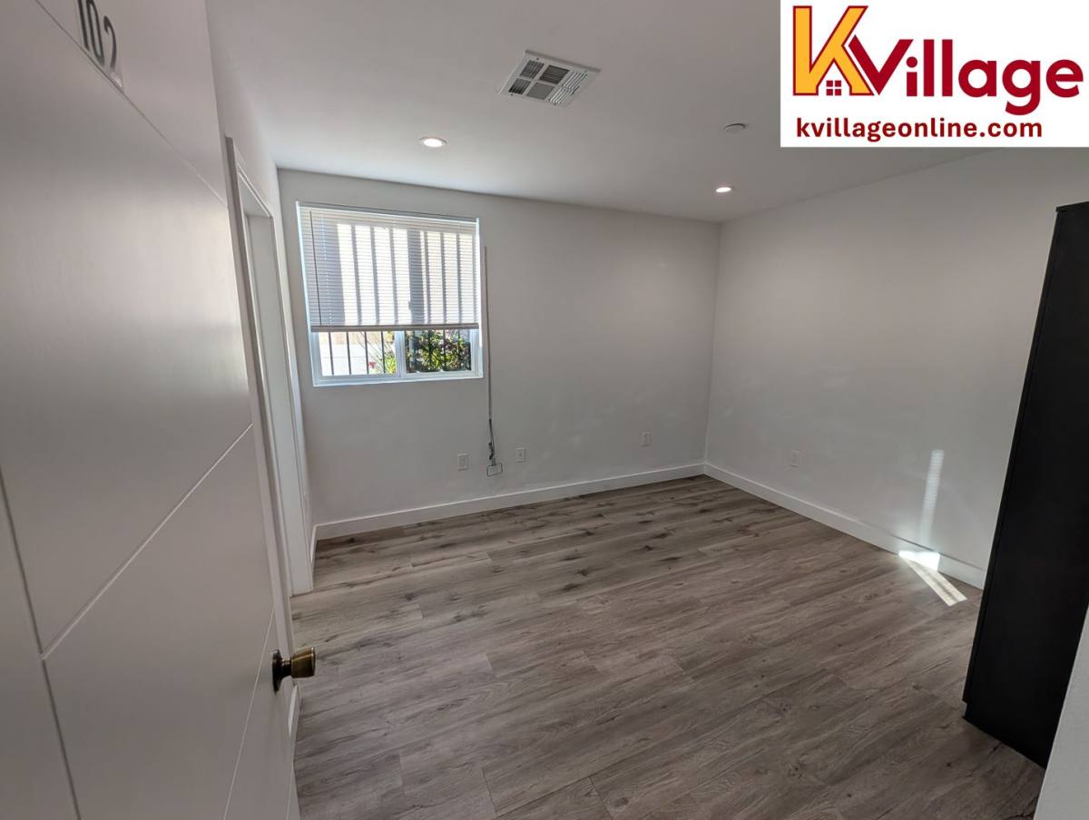Apartment for rent at 1528 1 2 W, Los Angeles, CA 90018