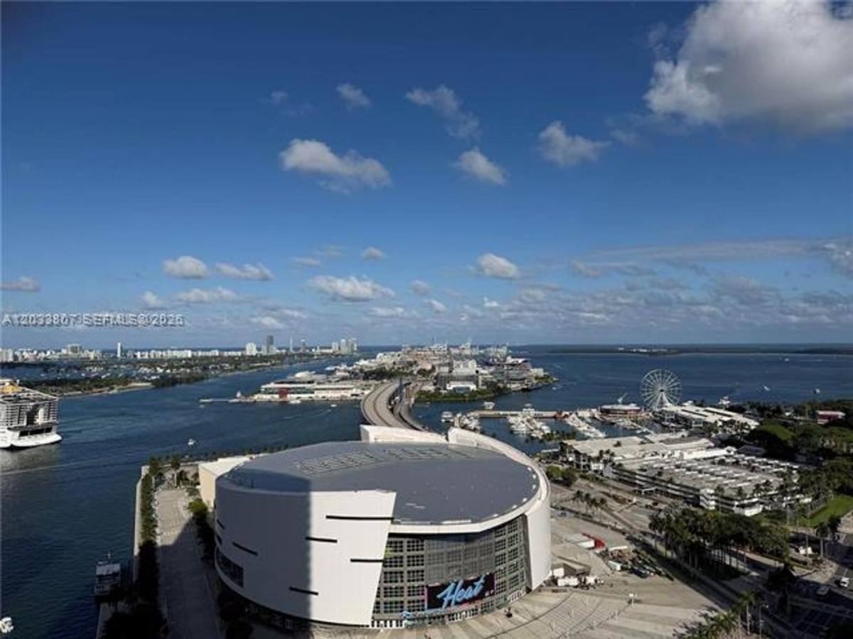 Apartment for rent at 888 Biscayne Blvd, Miami, FL 33132