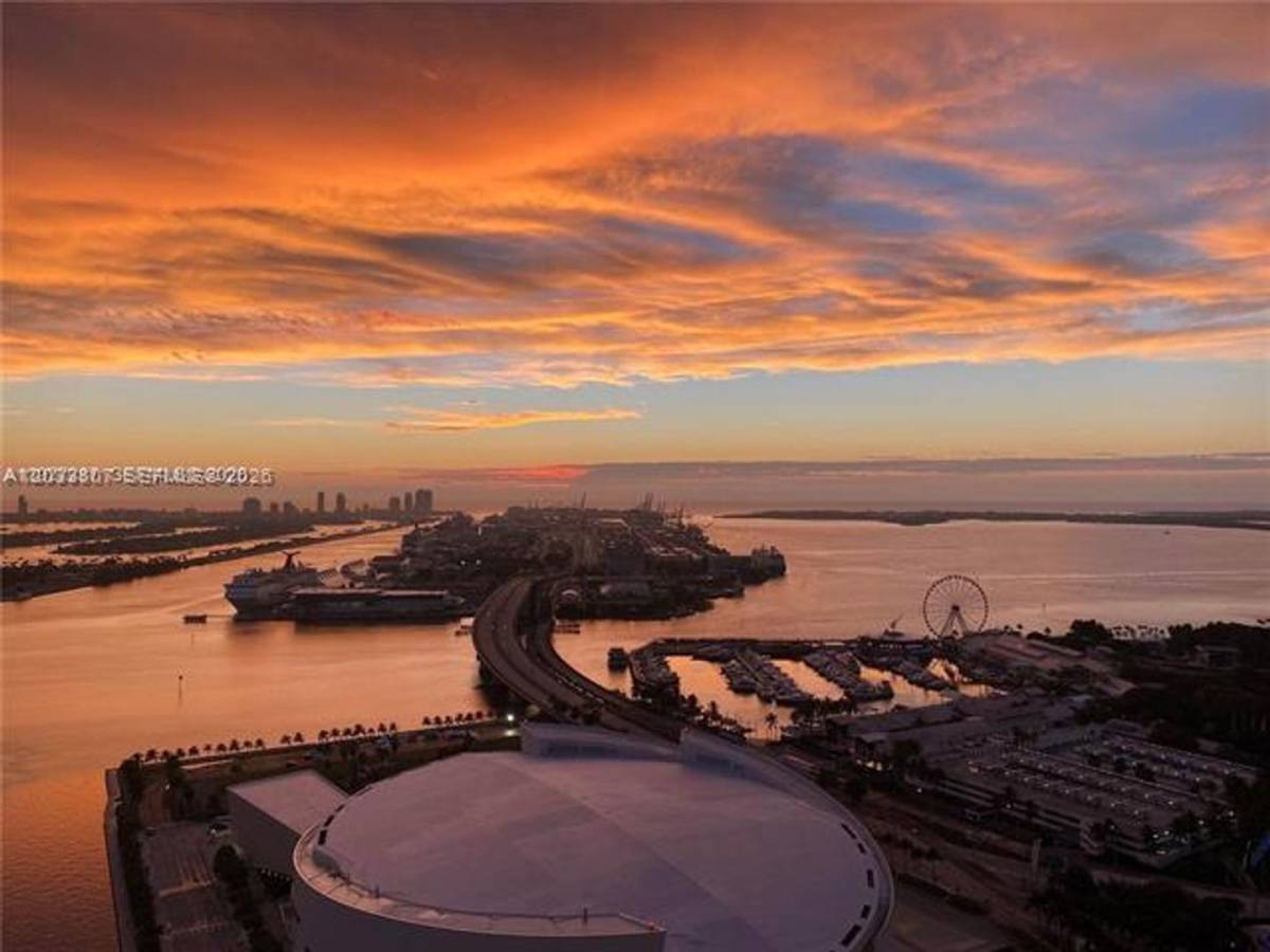 Apartment for rent at 888 Biscayne Blvd, Miami, FL 33132