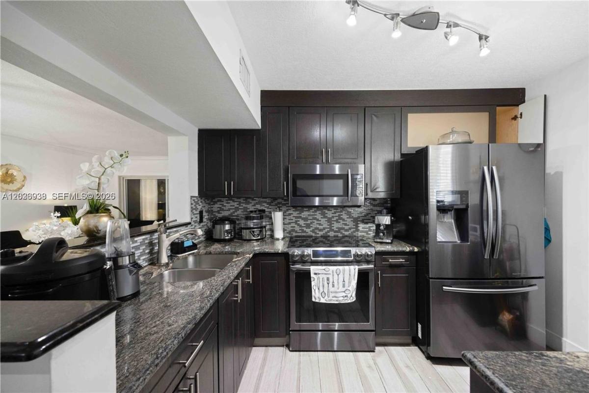 Apartment for rent at 12505 NW 11th Lane #109, Miami, FL 33182