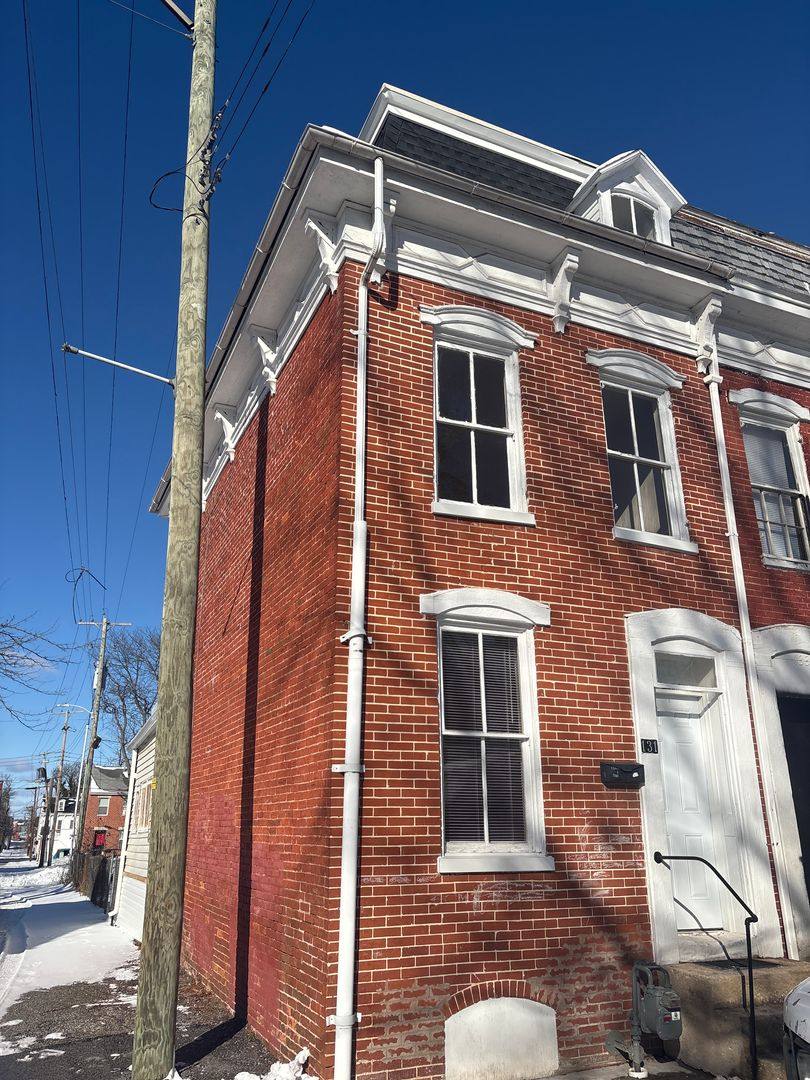 House for rent at 131 E Maple St, York, PA 17403