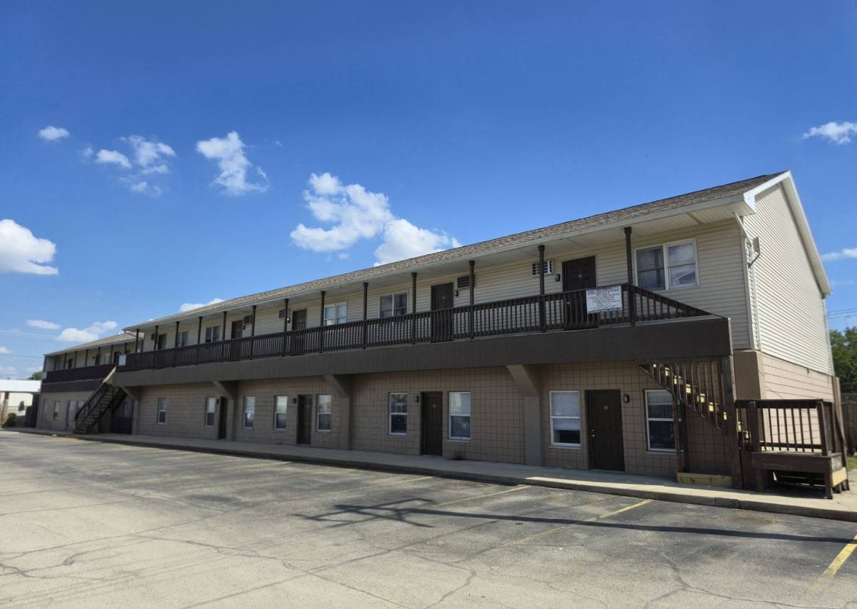 Apartment for rent at 1420 6th St, Charleston, IL 61920