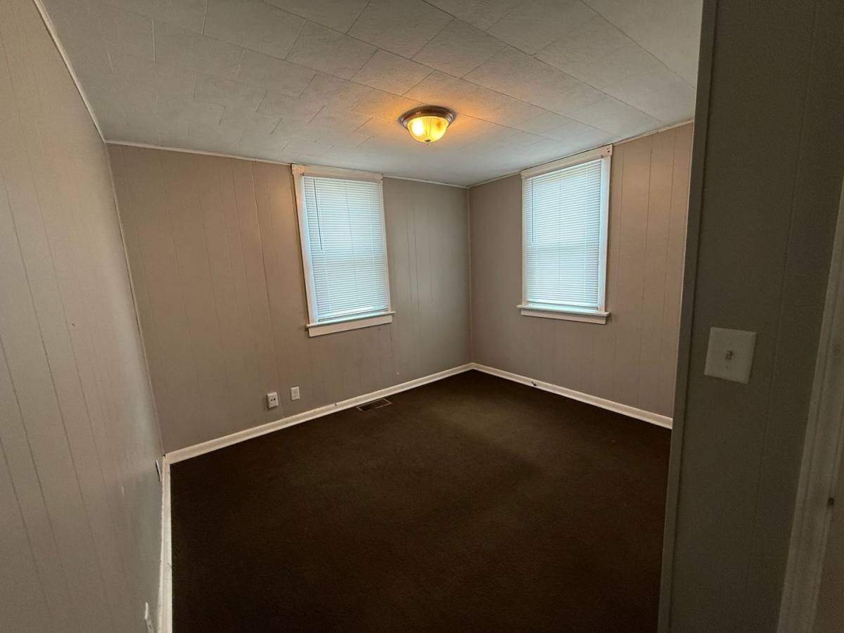 House for rent at 1325 S G St, Elwood, IN 46036