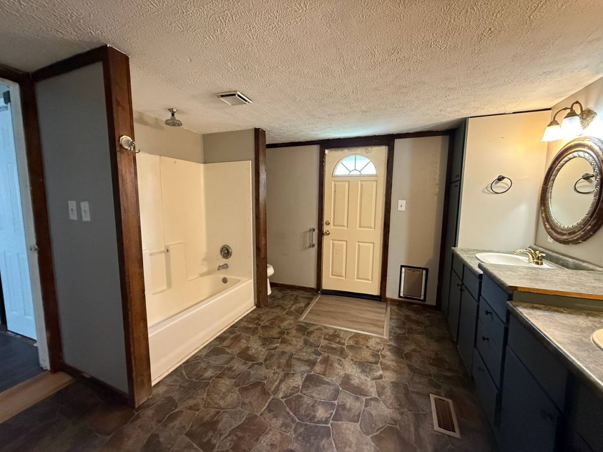House for rent at 1325 S G St, Elwood, IN 46036