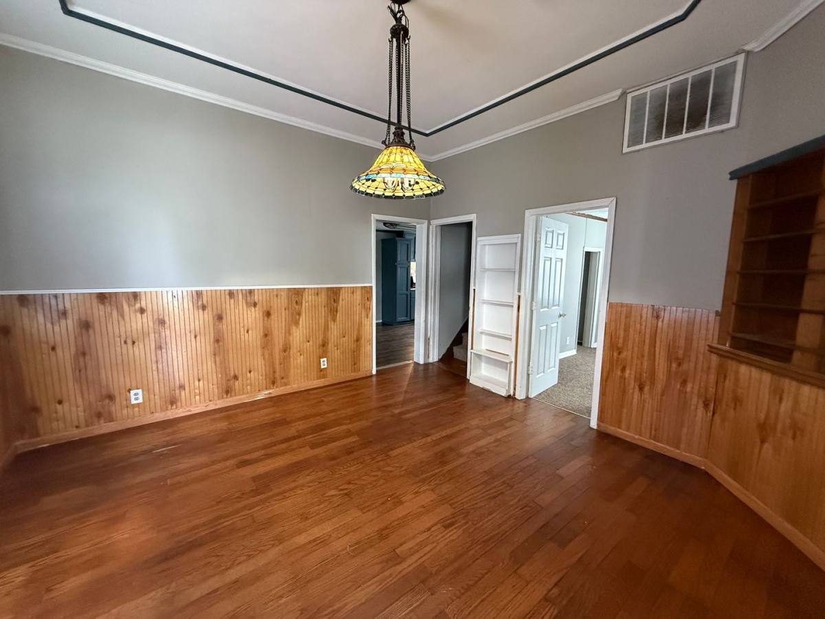 House for rent at 1325 S G St, Elwood, IN 46036